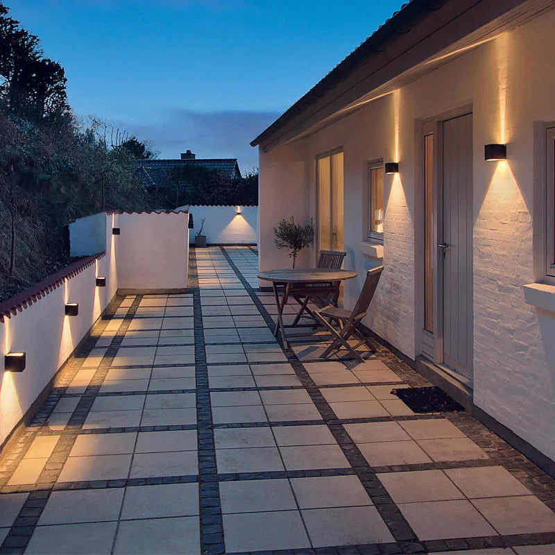 Lámpara de Pared LED Impermeable IP65 — Interior y Exterior Ajustable